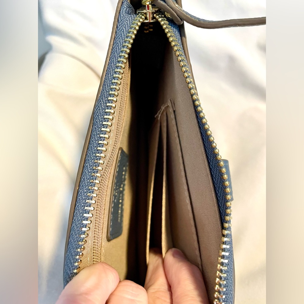 *EUC* NANETTE LEPORE Clutch Wallet/Storage -Vegan Leather-Blue-*NO WRIST STRAP* - Picture 8 of 10